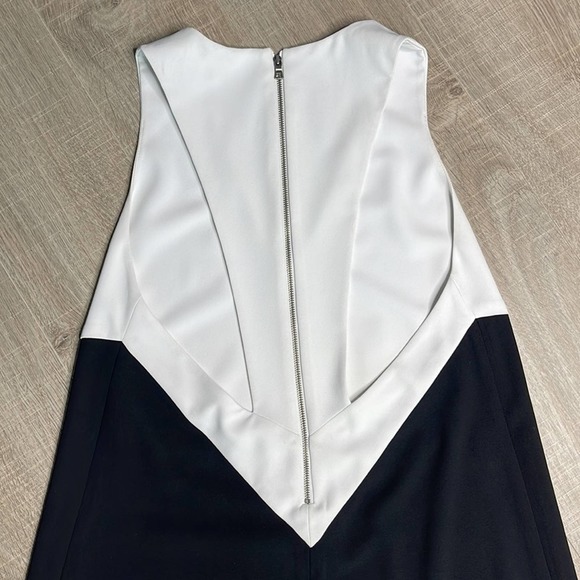 ALICE & OLIVIA Maya Colorblock Racerback Black White Deep V Sleeveless Dress - Picture 10 of 12